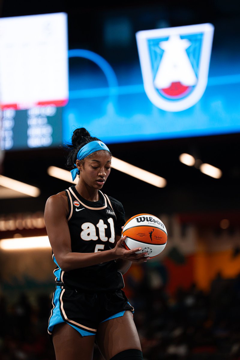 ATLDreamPR's tweet photo. 500 REBOUNDS. UNCHARTED TERRITORY.

Angel Reese becomes the first player in WNBA history to record 500 rebounds in a single season.

She already owns the WNBA single-season rebounding record. Now, she becomes the first to take it to 500.

A season on the glass unlike anything this league has ever seen.