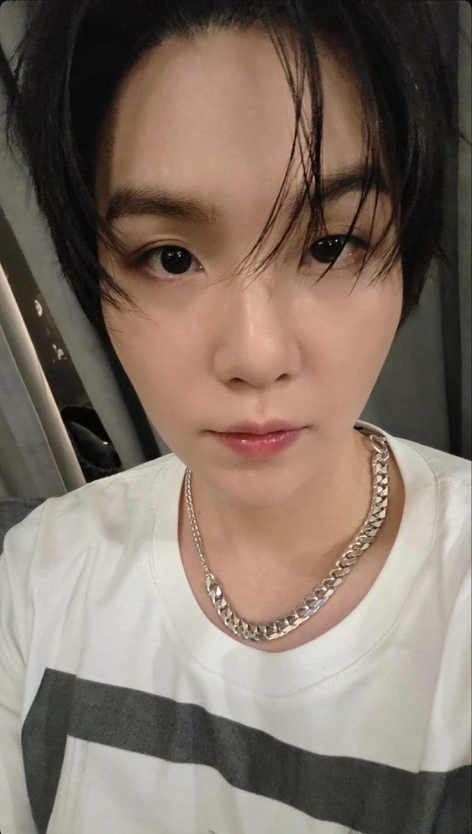 BTS__AGUSTD_'s tweet photo. 아미

───  #SUGA https://t.co/GjUfpqFNjk