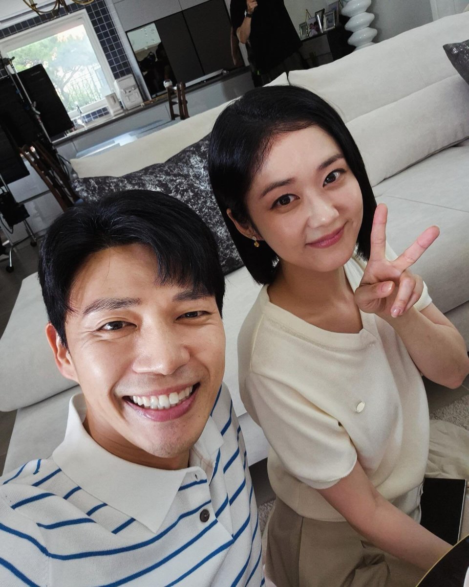 vibes0318's tweet photo. It seems Ji Seung-hyun has already wrapped up filming his scenes for Good Partner 2. 

The note says:
“​Good Partner 2. Actor Ji Seung-hyun. Thank you so much for your hard work! We're supporting you!”

“Thank you. Keep fighting until the end!”

💪🏻👏🏻 https://t.co/9BGgZwBhAD