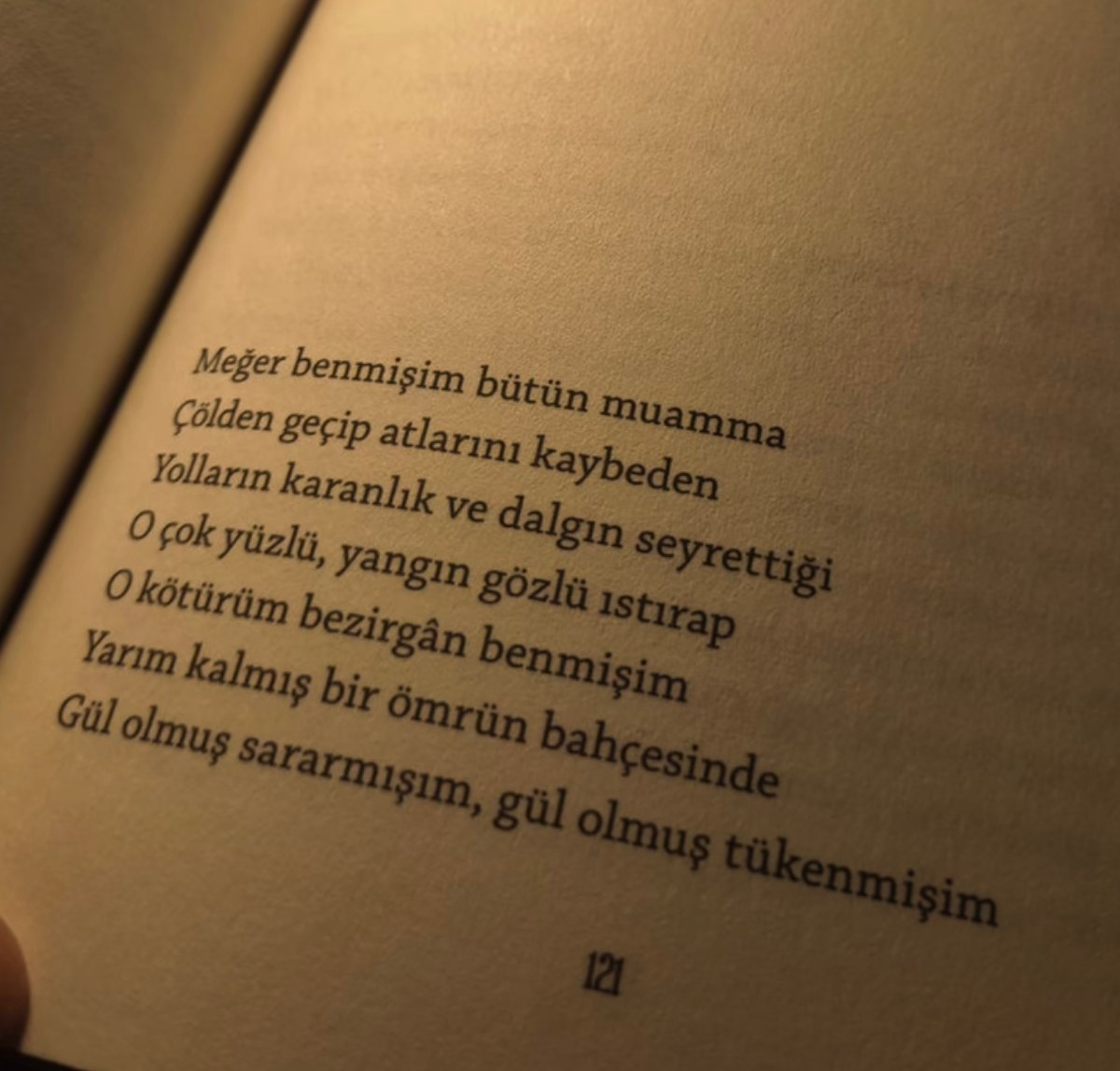 Mazlumdnzz's tweet photo. Yarım kalmış bir ömrün bahçesinde
Gül olmuş sararmışım, gül olmuş tükenmişim https://t.co/ctGVwHb1Su