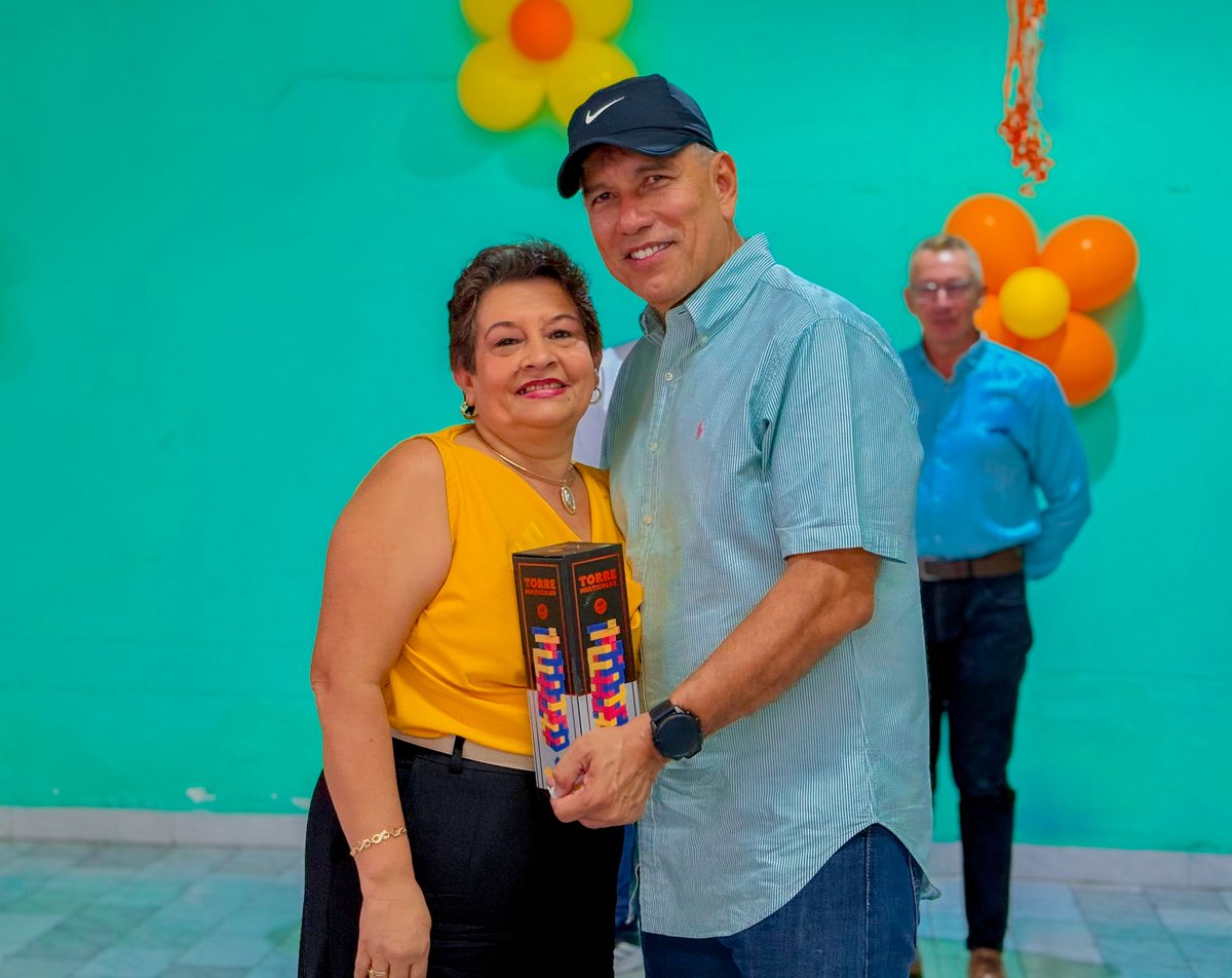 EdgarDiazPaLant's tweet photo. Chinácota, qué alegría volver a encontrarnos. La Ruta de la Gratitud llega a esta tierra que siempre llevo en el corazón, para caminar sus calles, compartir con su gente y reencontrarnos con quienes trabajan cada día por este municipio y por nuestro Norte de Santander. https://t.co/dLfnsqVpny