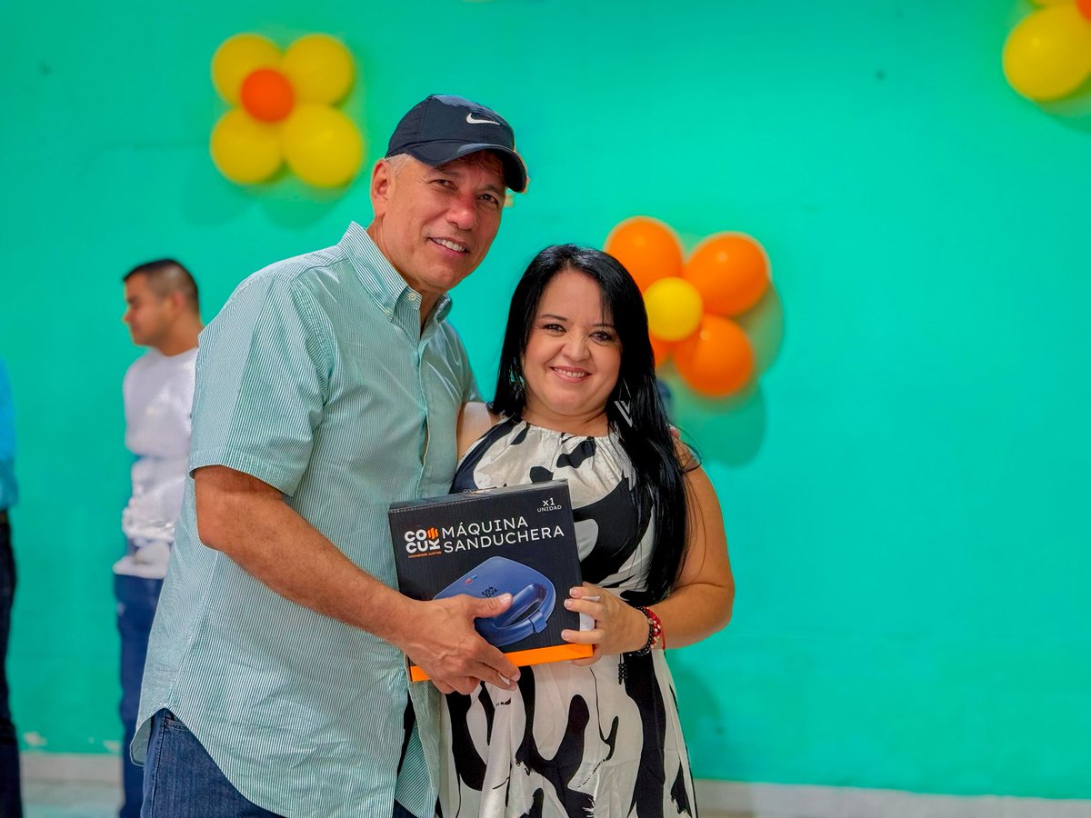 EdgarDiazPaLant's tweet photo. Chinácota, qué alegría volver a encontrarnos. La Ruta de la Gratitud llega a esta tierra que siempre llevo en el corazón, para caminar sus calles, compartir con su gente y reencontrarnos con quienes trabajan cada día por este municipio y por nuestro Norte de Santander. https://t.co/dLfnsqVpny