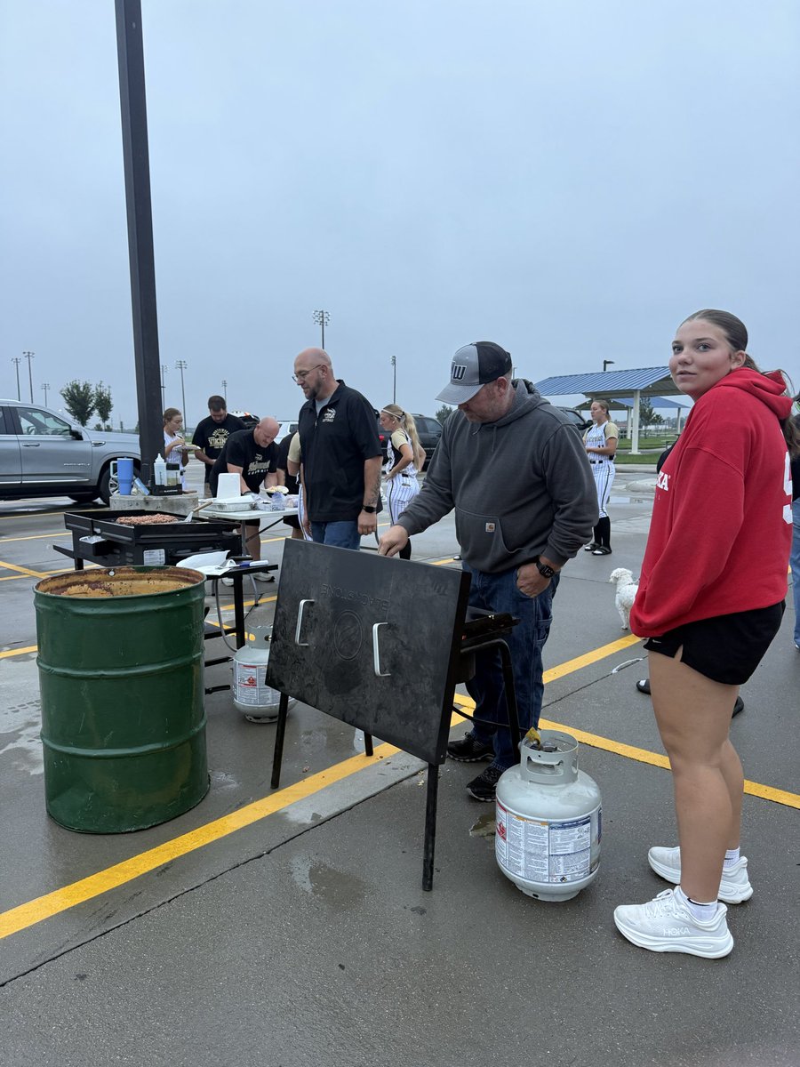 GINWSoftball's tweet photo. Thank you so much to our parents for providing us with a delicious breakfast today!!! You're the real MVPs!! 

#ginwvikings 
#NOB https://t.co/euzBrcUplq