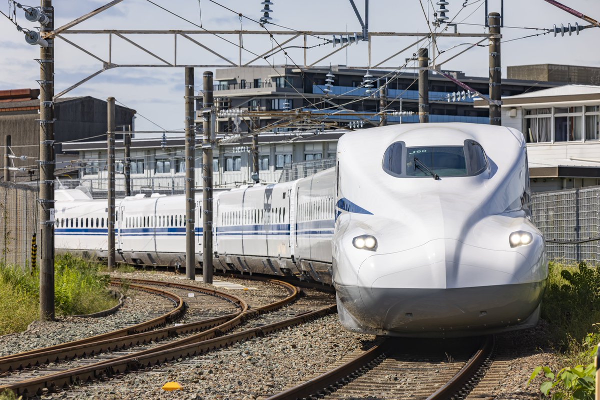 JR_N700S_J0's tweet photo. 2026年9月18日(金)
JR東海様 浜松工場より
N700S 新幹線電車 J60編成
工場線にて行ったり来たり
                     後
進行方向を工場に切り替えて
浜松工場へ入場されました
N700Sの3次車がいよいよ
動き初めますね♬ https://t.co/co5gzrxIsI