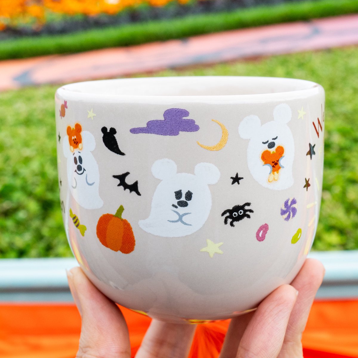 MezzoMikiD's tweet photo. こわがりおばけちゃんとかぼランタンが描かれたやさしい色合い！
東京ディズニーリゾート
“ディズニー・ハロウィーン2026”パンプキンムース＆チョコプリン、スーベニアカップ付き 販売中☆
https://t.co/RBSvd3WBy3 https://t.co/eV6w7m3GUs
