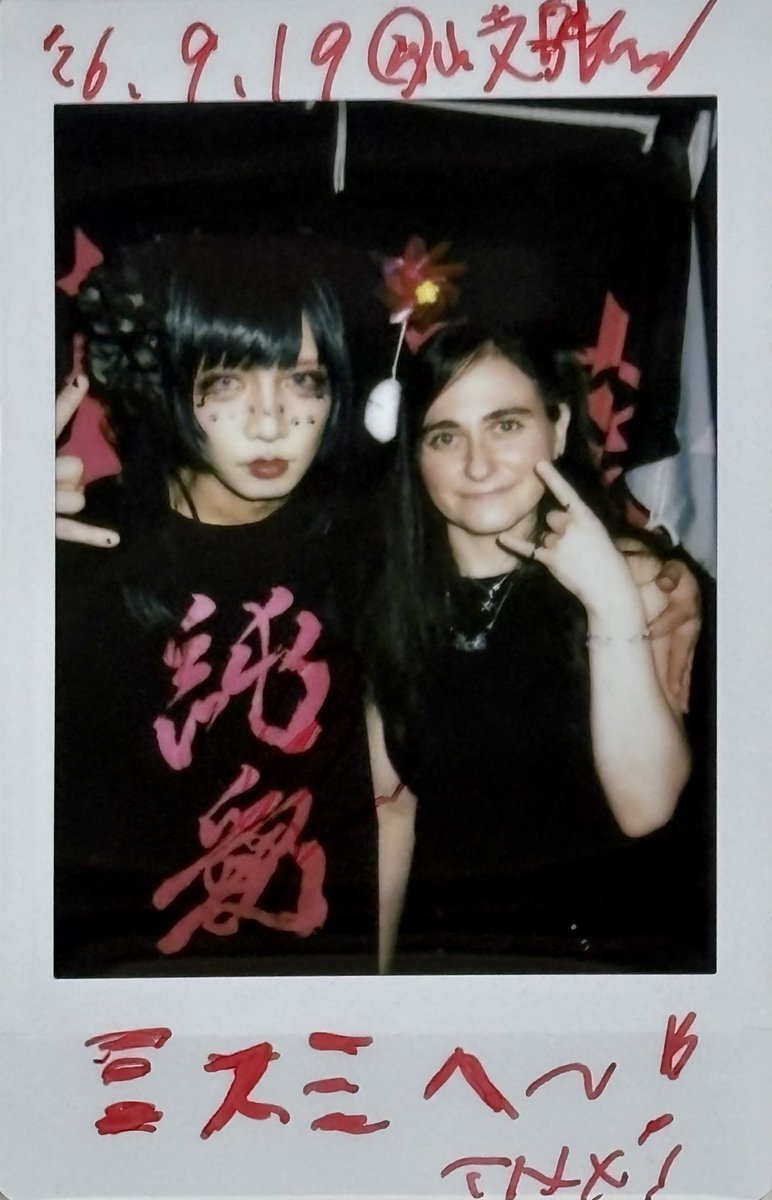 Misumi1313's tweet photo. お疲れ様でした！
昨晩はめっちゃ楽しかった！ついに黒蜜のライプに行けて嬉しいです。♪(๑ᴖ◡ᴖ๑)

たくさん友達できました！
黒蜜のファンたちは本当に優しい〜
一緒にたくさん話しできた嬉しい！
また会いましょうね～ ♡(๑ᴖ◡ᴖ๑)

@mimakaruge @hiro033033 

他の写真を許可は得られないでした https://t.co/8y1DNaVlNq