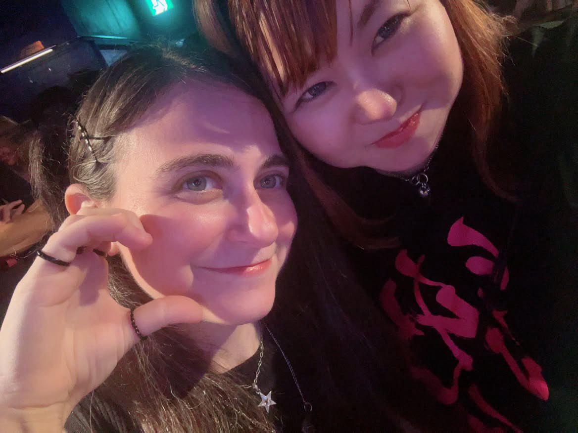 Misumi1313's tweet photo. お疲れ様でした！
昨晩はめっちゃ楽しかった！ついに黒蜜のライプに行けて嬉しいです。♪(๑ᴖ◡ᴖ๑)

たくさん友達できました！
黒蜜のファンたちは本当に優しい〜
一緒にたくさん話しできた嬉しい！
また会いましょうね～ ♡(๑ᴖ◡ᴖ๑)

@mimakaruge @hiro033033 

他の写真を許可は得られないでした https://t.co/8y1DNaVlNq
