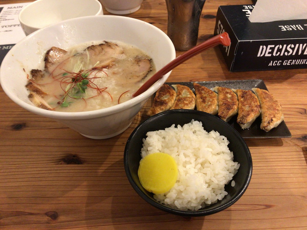 TOKUSHIMAX777's tweet photo. 【徳島県ラーメン大図鑑：No:003】
『麺屋ベース トリトン（MENYA BASE TORITON）』さんのTORITONらーめん白湯醤油
徳島県板野郡北島町鯛浜字原157-5

おしゃれな店内のラーメン屋さん
ご馳走様でした。🍜

#トリトン
#徳島県
#トクシマックス
#麺屋ベーストリトン
#徳島県ラーメン大図鑑 https://t.co/Ic6T3Xrd93