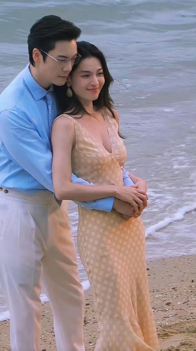 liuyan120's tweet photo. 演员就是个高危职业呀！哪个男的经得起这样的诱惑！时间久了真怕擦出爱的小火花来！ https://t.co/OnWt4YMUcO
