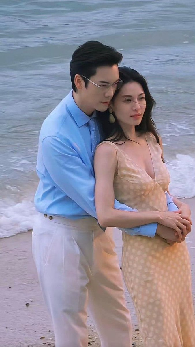 liuyan120's tweet photo. 演员就是个高危职业呀！哪个男的经得起这样的诱惑！时间久了真怕擦出爱的小火花来！ https://t.co/OnWt4YMUcO