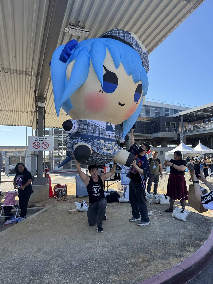 solemn193's tweet photo. Beeg Sui says welcome to Let's Glow! It's BARTcon time!

#LG26 https://t.co/2Vdbo1xm3b