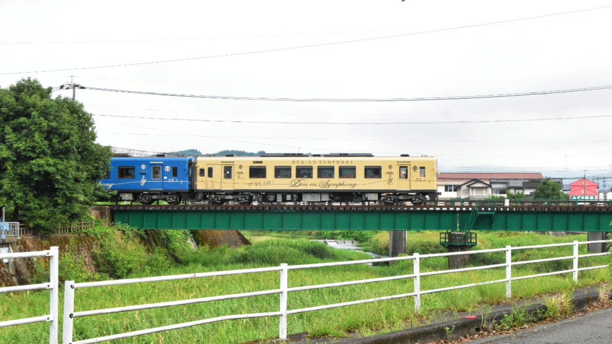 tianlangxing's tweet photo. くま川鉄道全線再開おめでとうございます！！今回の再開により、2022年の花火大会ポスター＆一日乗車券に描かれたこの景色を再現できるようになりました！発売から4年越し。ついにこの日が来ましたね…！ #natsume #夏目友人帳 #くま川鉄道 https://t.co/THQZ8Um7jG