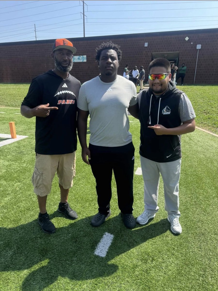 chace_william55's tweet photo. After a good talk with Coach @EliTibbles I am glad to receive a offer from @KYSUFB 💛💚@PHS_FB_KY https://t.co/OCEeHcHetX