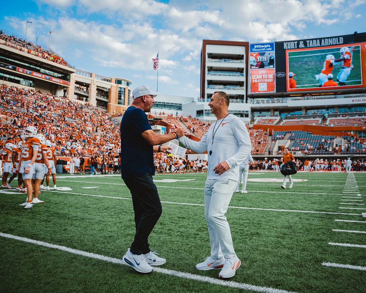 UTSAFTBL's tweet photo. 🤙 x 🤘

#210TriangleOfToughness | #Ubuntu https://t.co/9Nzlzb4I62