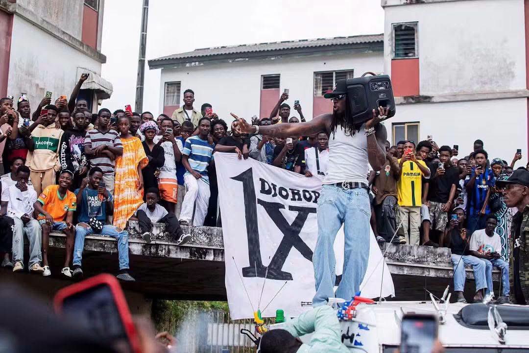 GrandtCardone's tweet photo. 🇨🇮CITÉ SIR | Quelques images du tournage du clip « DJOROBITÉ» de #Himra

📷 Jeune Brobrosseu https://t.co/1X6CGlitAm