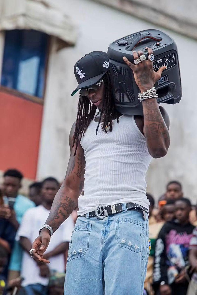 GrandtCardone's tweet photo. 🇨🇮CITÉ SIR | Quelques images du tournage du clip « DJOROBITÉ» de #Himra

📷 Jeune Brobrosseu https://t.co/1X6CGlitAm