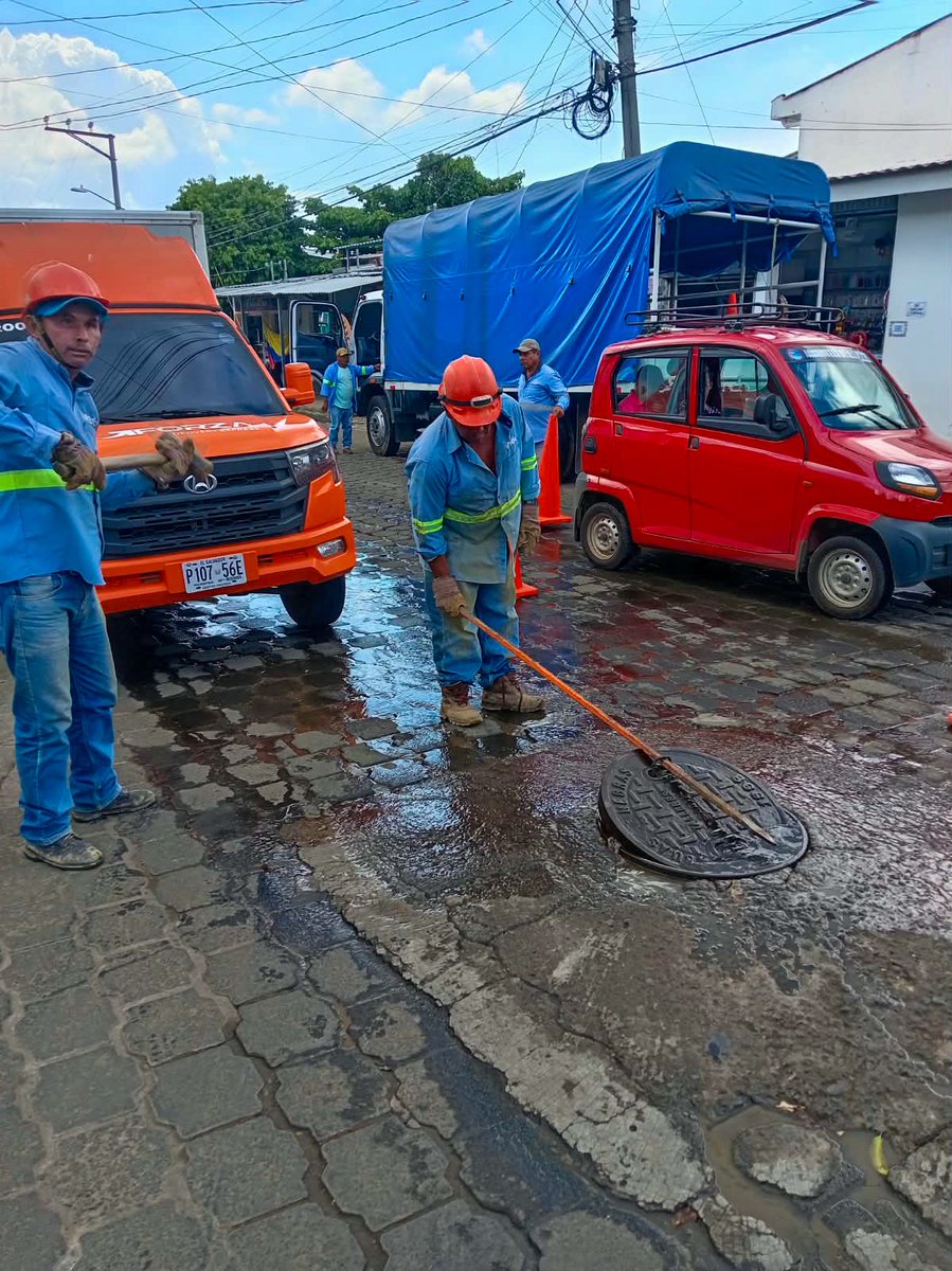 ANDASV's tweet photo. Nuestro trabajo continúa 💪

Desobstruimos un colector de aguas residuales ubicado en📍Calle principal y Avenida Durán, Ahuachapán Centro. 

Recuerda no arrojar basura a las calles para cuidar nuestro sistema de alcantarillado. 👷🏻‍♂️ https://t.co/V0wfQUIzt0