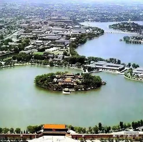 TomoriNao2022's tweet photo. 中南海就这么大地方，大部分都还是水域，放得下两办那么多人吗。 https://t.co/kJU5c13O0G