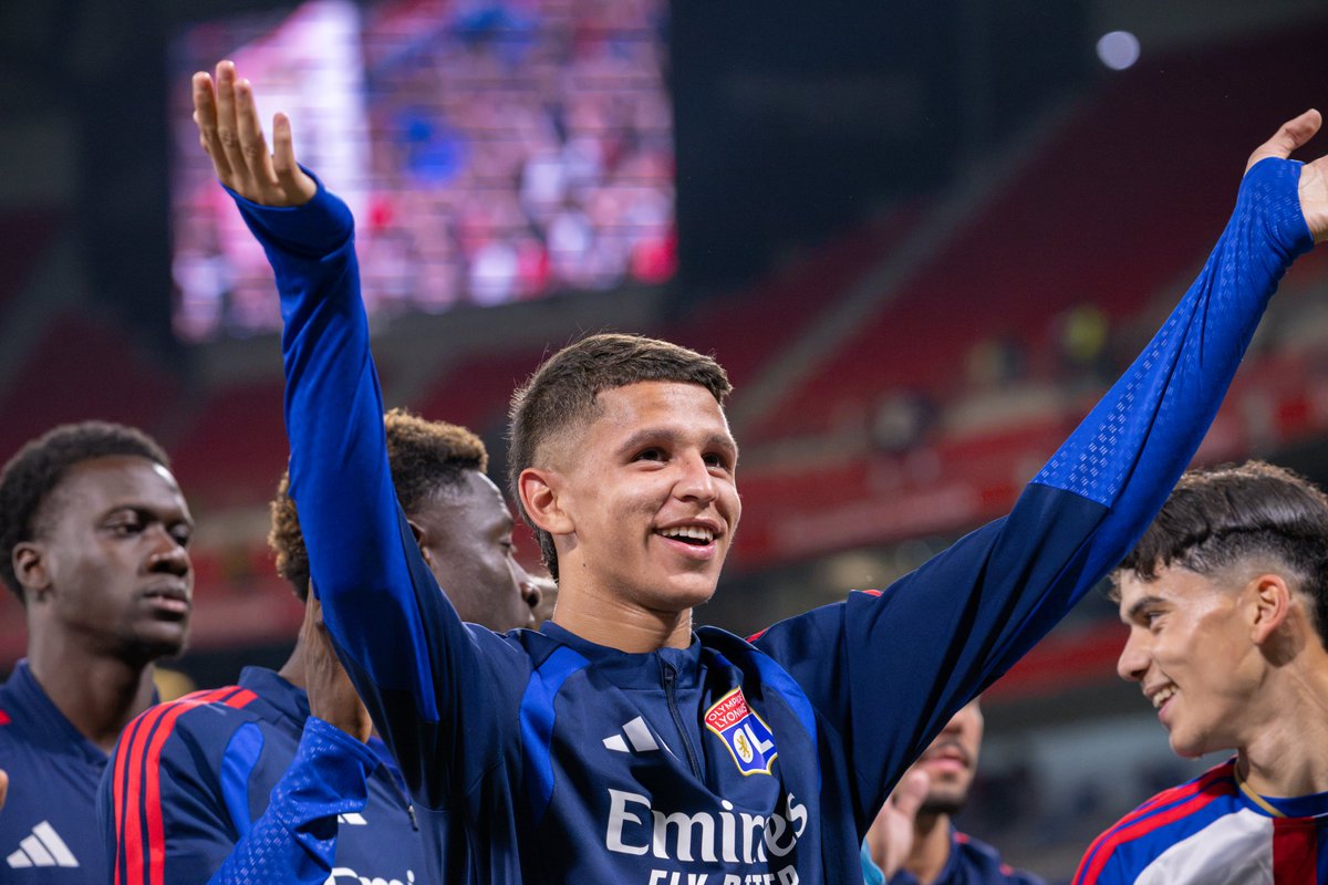 OL's tweet photo. Des sourires qui font plaisir à voir 🤩😃

#OLSRFC https://t.co/DHmHNJ2X0v