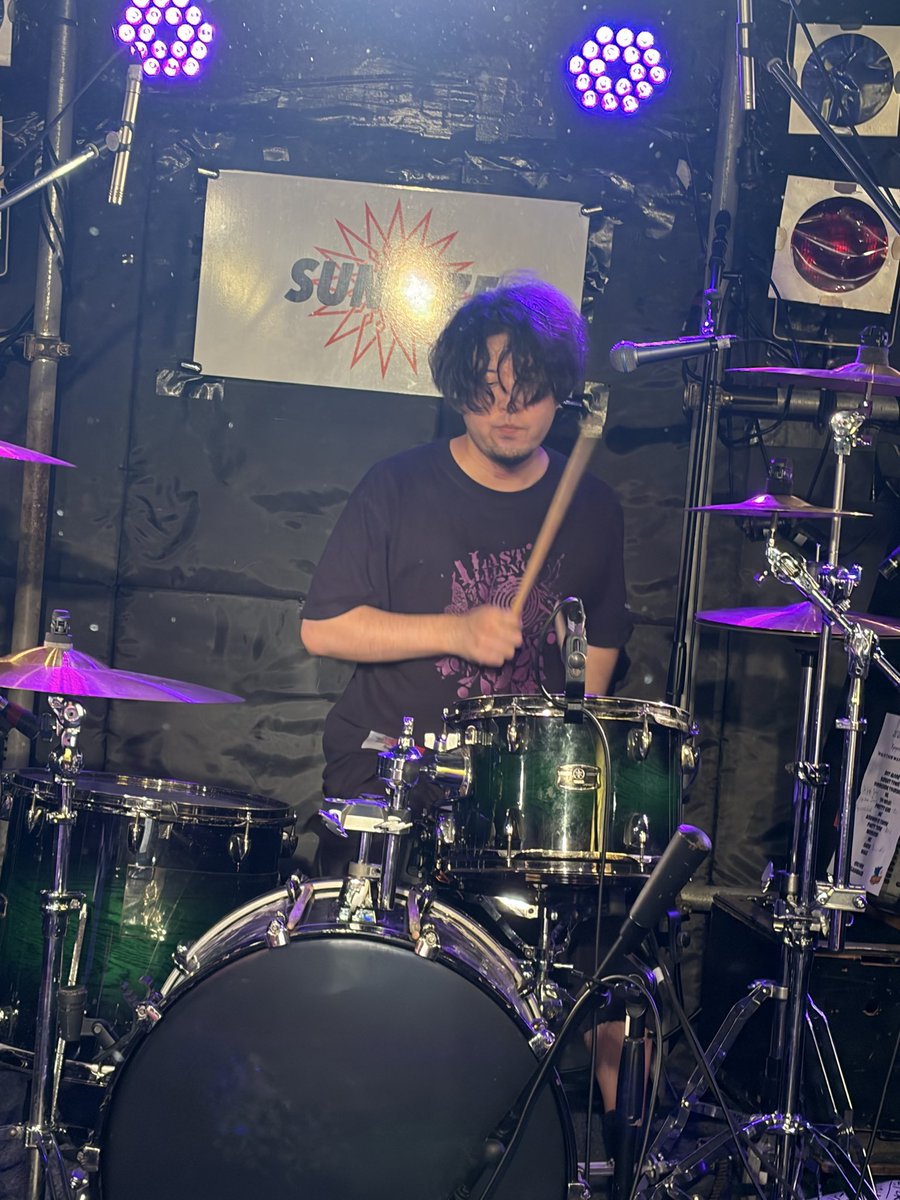 11maruokiku039y's tweet photo. wait for sunlightツアーfinal両国🍍Part2
🎸🥁
#waitforsunlight
#sunlightrecords https://t.co/3zB4dXulTd