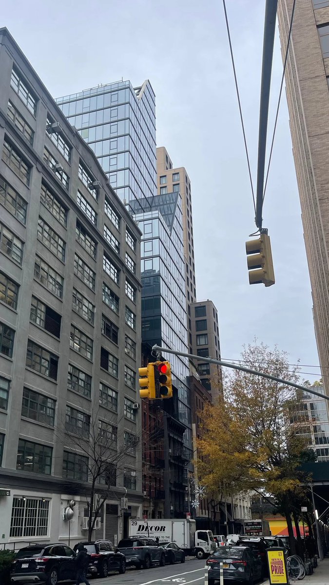 lucrjp's tweet photo. One of the things I look forward to most in autumn: watching the green world gradually turn to gold. 
Last year in NY https://t.co/m1p8ArszIl