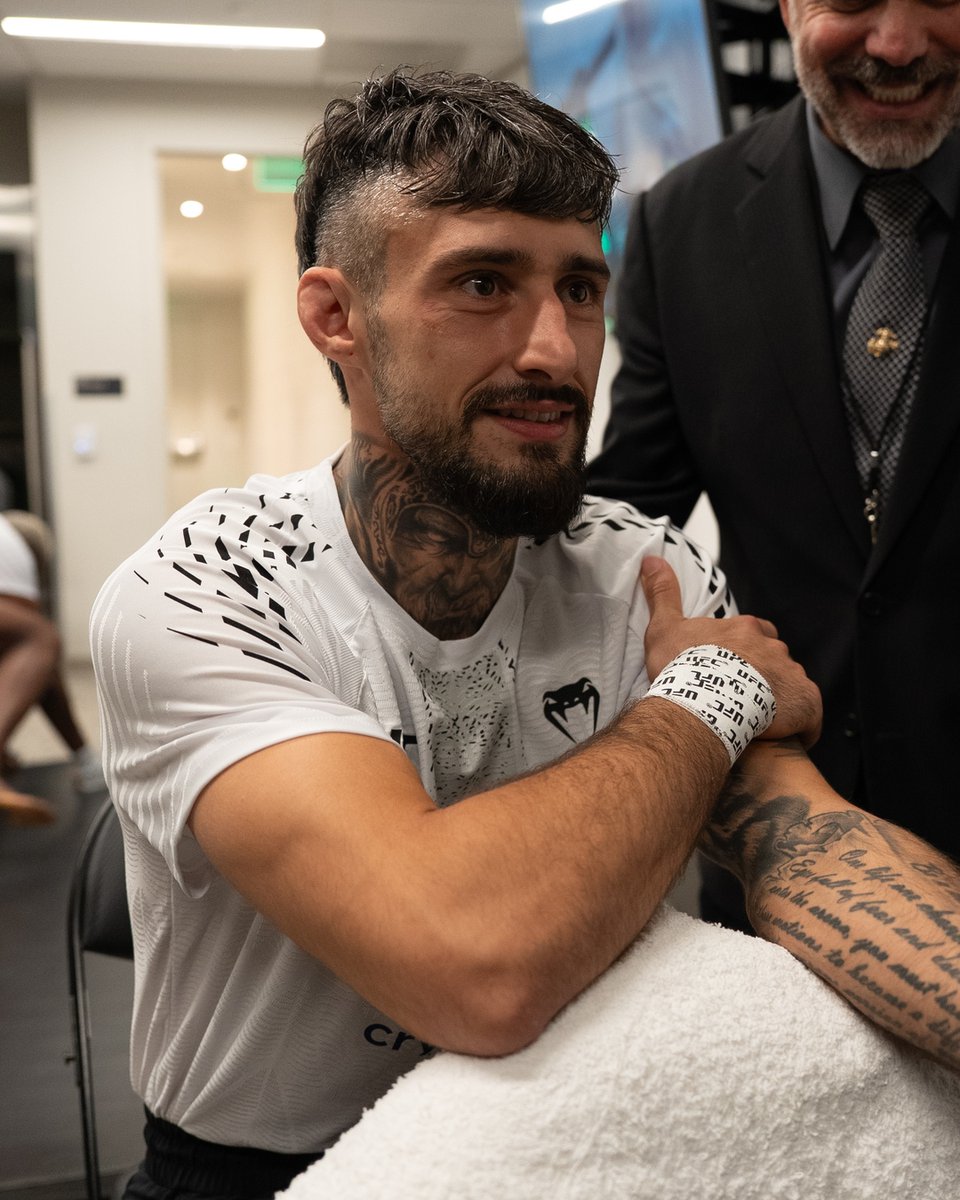 Coming up to close out our #CryptoCom #UFC331 prelims 
 [▻](https://video.twimg.com/amplify_video/2101460278340939776/vid/avc1/1080x1350/jNf32CqOn0i_q7Hx.mp4) [