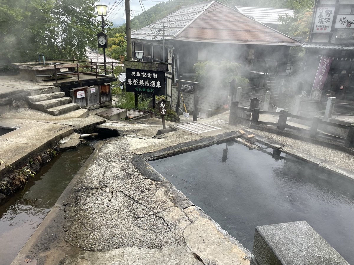 sagima_ru's tweet photo. 朝風呂入って温泉街歩いた。新しいサンダルでお散歩は靴づれの元！イテテ、、、 https://t.co/n57C043Ojw