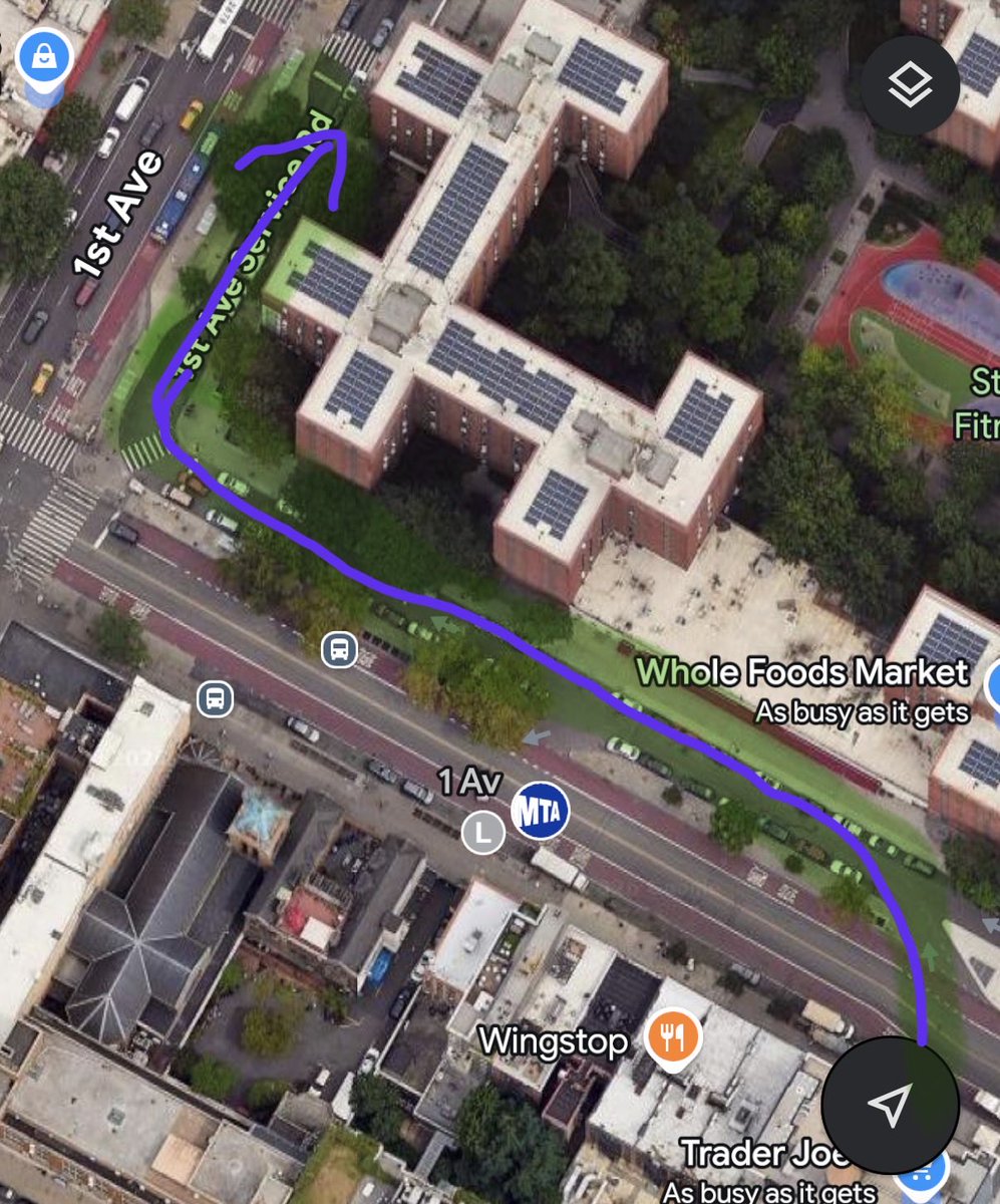 shawonoff's tweet photo. @TransAlt That service road looks like a really safe way to turn. Did you overlook it or just don’t like the idea of cars? https://t.co/C3m2olkuQG