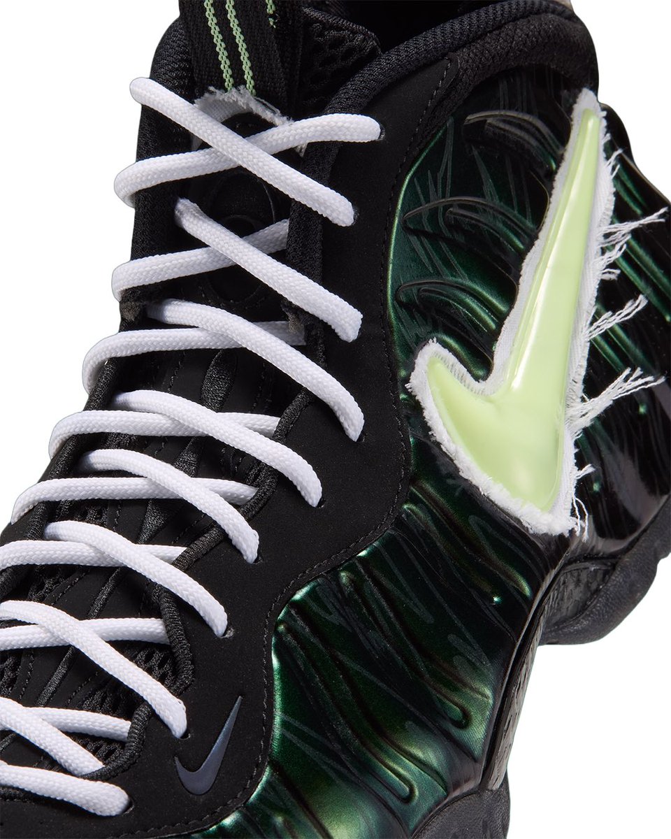 ComplexSneakers's tweet photo. The Oregon duck gets mummified in the Nike Air Foamposite Pro 🦆

An official look at the “Mummy Ducks” Nike Air Foamposite Pro expected to drop this fall, what are our thoughts? 

📸: @sneakermarketro https://t.co/TtG9qoCaIJ