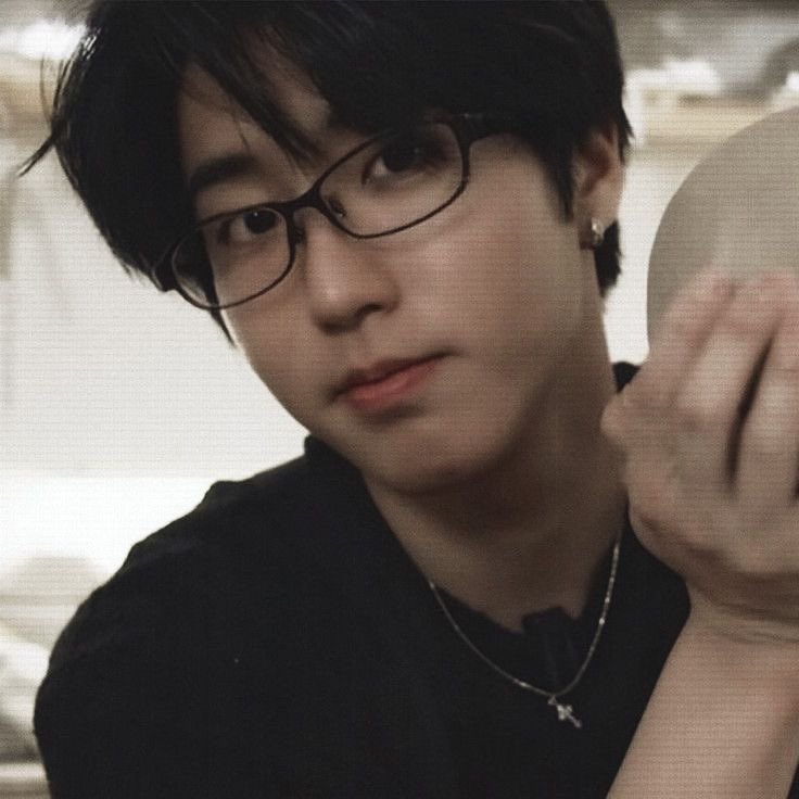 junohky's tweet photo. —— late nights: https://t.co/BVfmE1wPIh