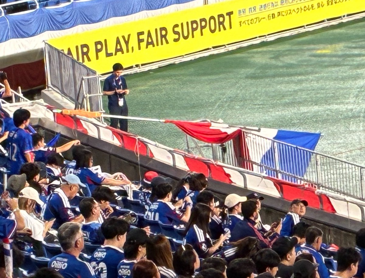 AT74841's tweet photo. 例の騒動に関し昨日試合前に一言あり
ワタルさんから謝罪と自分も受け皿になる事、ひろあきさんの言動等確り対応する様に見ていくと。
ひろあきさんからも謝罪と確りすると。
でも、俺達じゃなく大旗団体に謝罪と話しをして欲しい
昨日は2本振られたし、全部禁止じゃないなら多くの大旗に戻って欲しい https://t.co/5tsh3DljvF