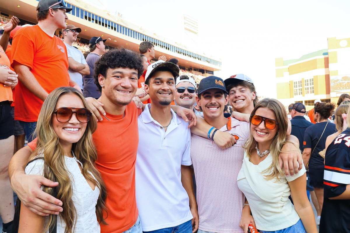 okstate's tweet photo. Loyal to our team 🤠 

#GoPokes | #TheCodeCalls https://t.co/S9lj1hZAAD