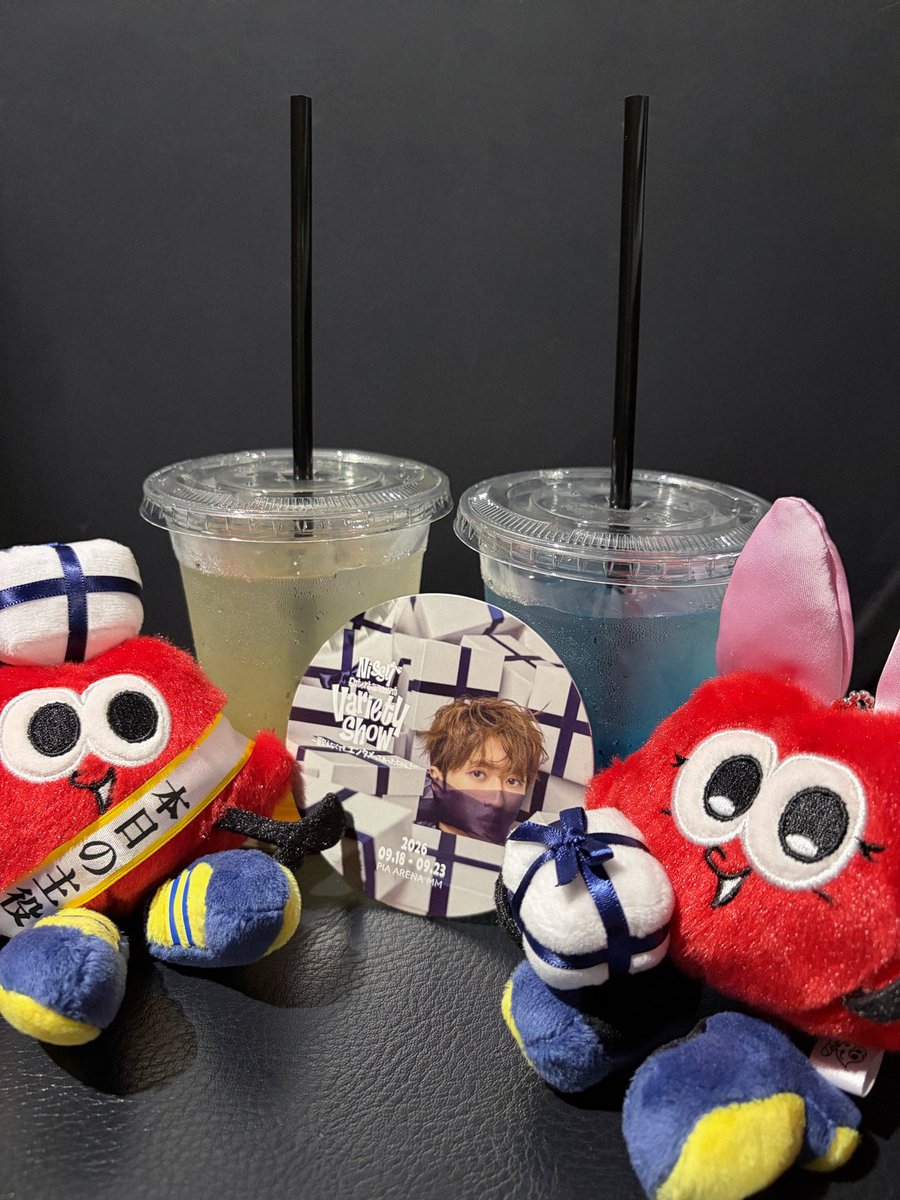 NissyStaff's tweet photo. ✧2026.9.20✧
━━━━━━━━━━━━━━━
「Nissy Entertainment Variety Show 〜歌えなくても、エンタメってあったじゃん！〜」
━━━━━━━━━━━━━━━

🚩DAY3

各ブースは
9:00〜終演後30分程度(予定)までオープン📣

会場限定コラボドリンクも販売中🥤
フレーバーは日によって異なるので、
ぜひチェックしてみてください✨

ご来場の皆さんはお気をつけてお越しください🪄︎︎

🔗GOODS販売状況はこちら
https://t.co/Dw9IkVNzB9

#NBE2026
#Nissy