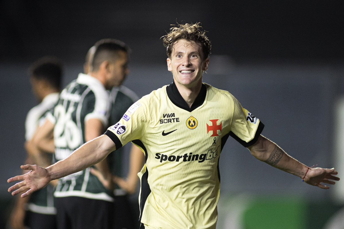 VascodaGama's tweet photo. É GOL DO COLIDIO NA COLINA 9️⃣⚽️🏟️

📸 Matheus Lima | #VascoDaGama https://t.co/9Bo2DRPzqh