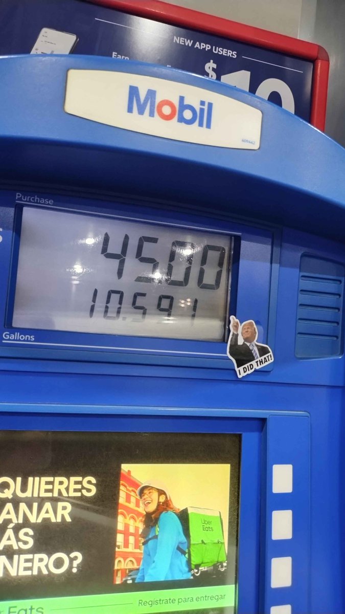_junobabe_'s tweet photo. Lmfao
Saw this while getting gas https://t.co/9AEljkaZj2