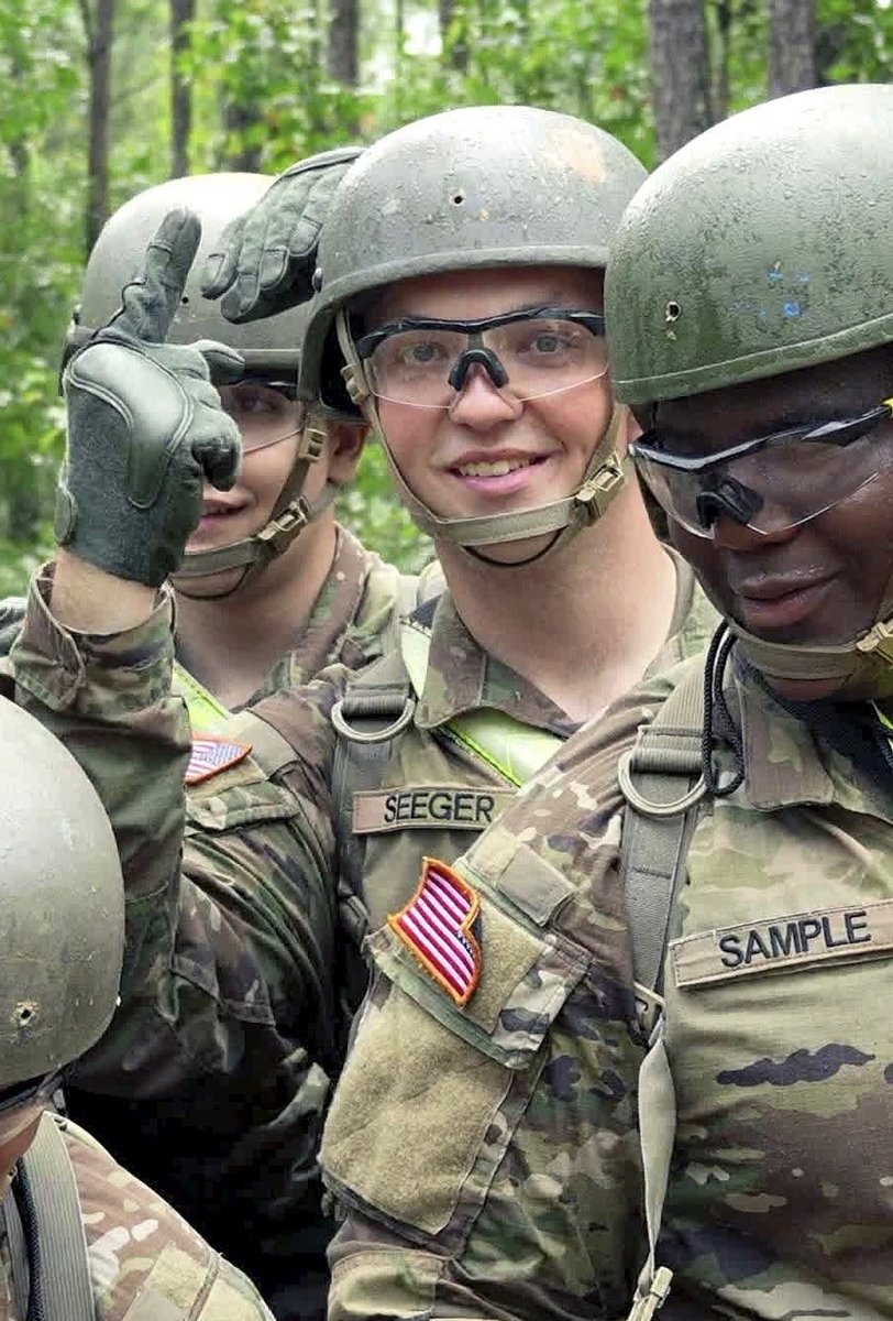 Monik1946's tweet photo. @EricLDaugh My grandson just signed up in the Army. https://t.co/xScqc7M59b