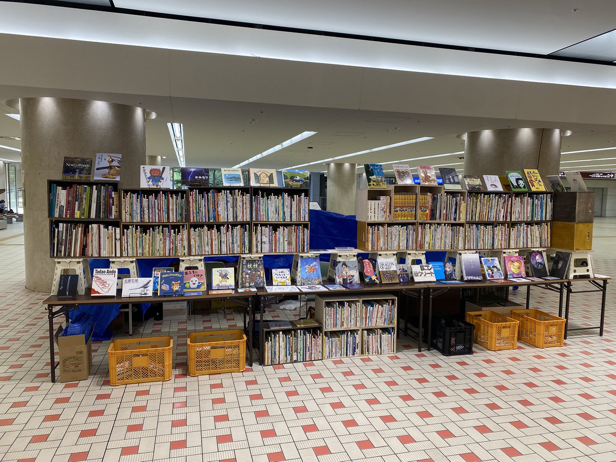 LIONHIMI's tweet photo. 📚いしかわ古書フェス2日目！

本日最終日です！

昨日の売場に加えて、本日さらに商品を追加しました📚
絵本・児童書・図録・アニメ・ゲーム・レトロ系など、いろいろ並べています。

まだまだ掘り出し物あります！
金沢駅をご利用の際は、ぜひ覗いてみてください😊

#金沢駅
#いしかわ古書フェス https://t.co/YrbYWJ1HCv