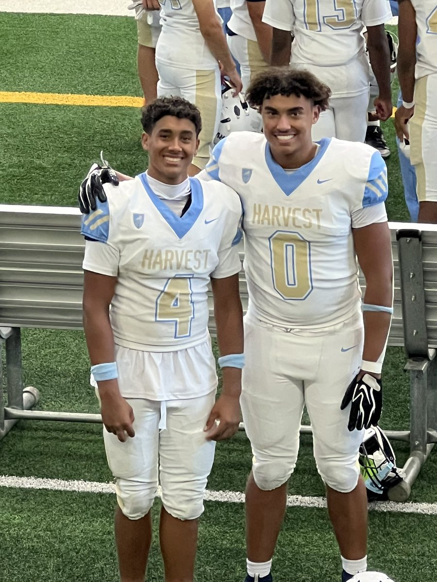 ElijahCarterRB4's tweet photo. Grateful for my first high school game in Dallas. 31‑yard kick return, 22 rushing yards. #carterboyz #harveststrong @harvestcovlions @shaunalexander @CoachPippinx2 @danteabsher3 @CoachTaeVA @carljfred @PrepRedzoneVA @ZoCarter27 https://t.co/OD9jpJtZJD