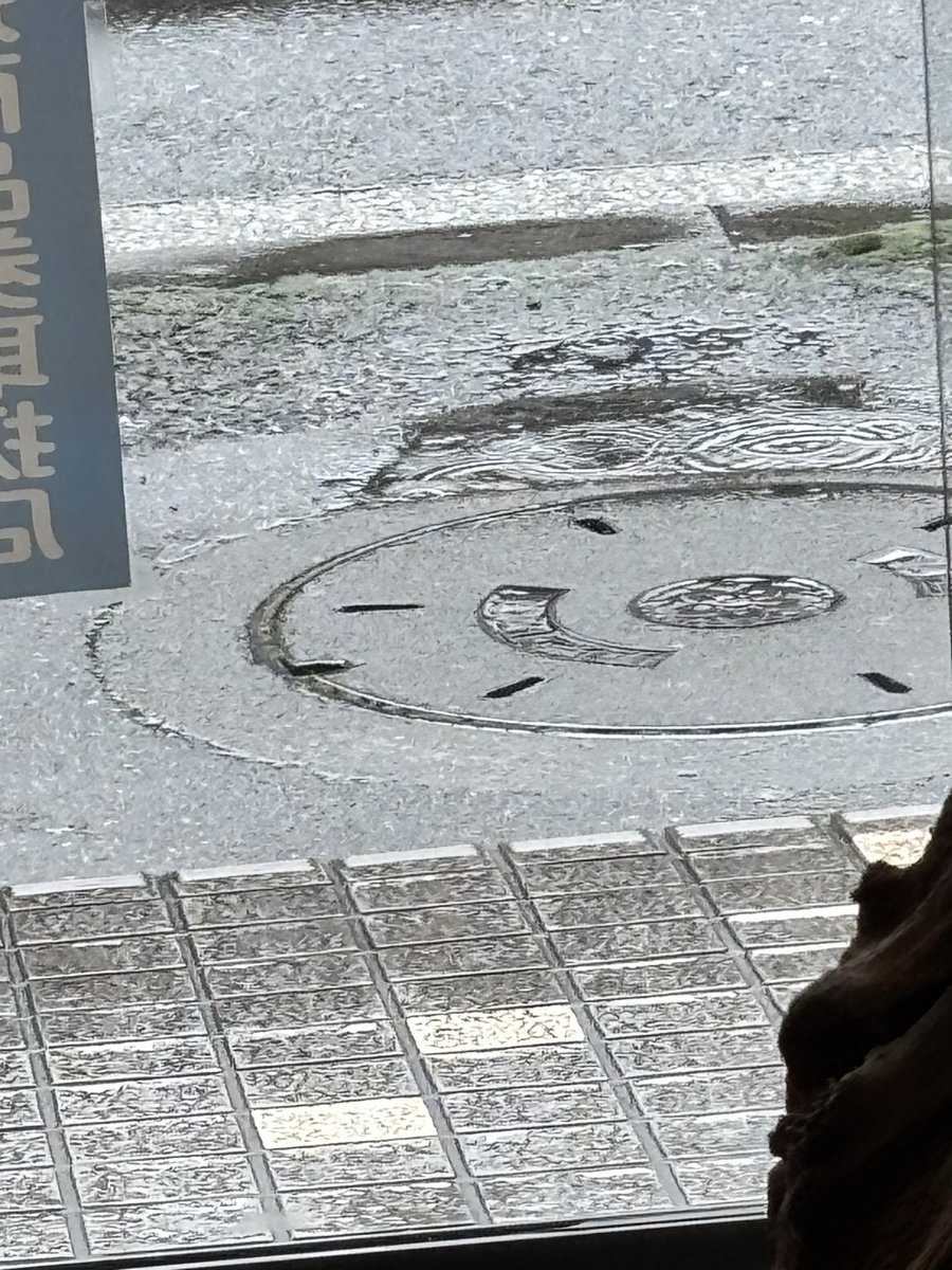matsue_k's tweet photo. 外は雨連休中は雨続きになりますね。
足立区舎人のマツエ時計店です。
舎人氷川神社お祭り二日目

どうなるのでしょう。 https://t.co/mEhe28oTzN