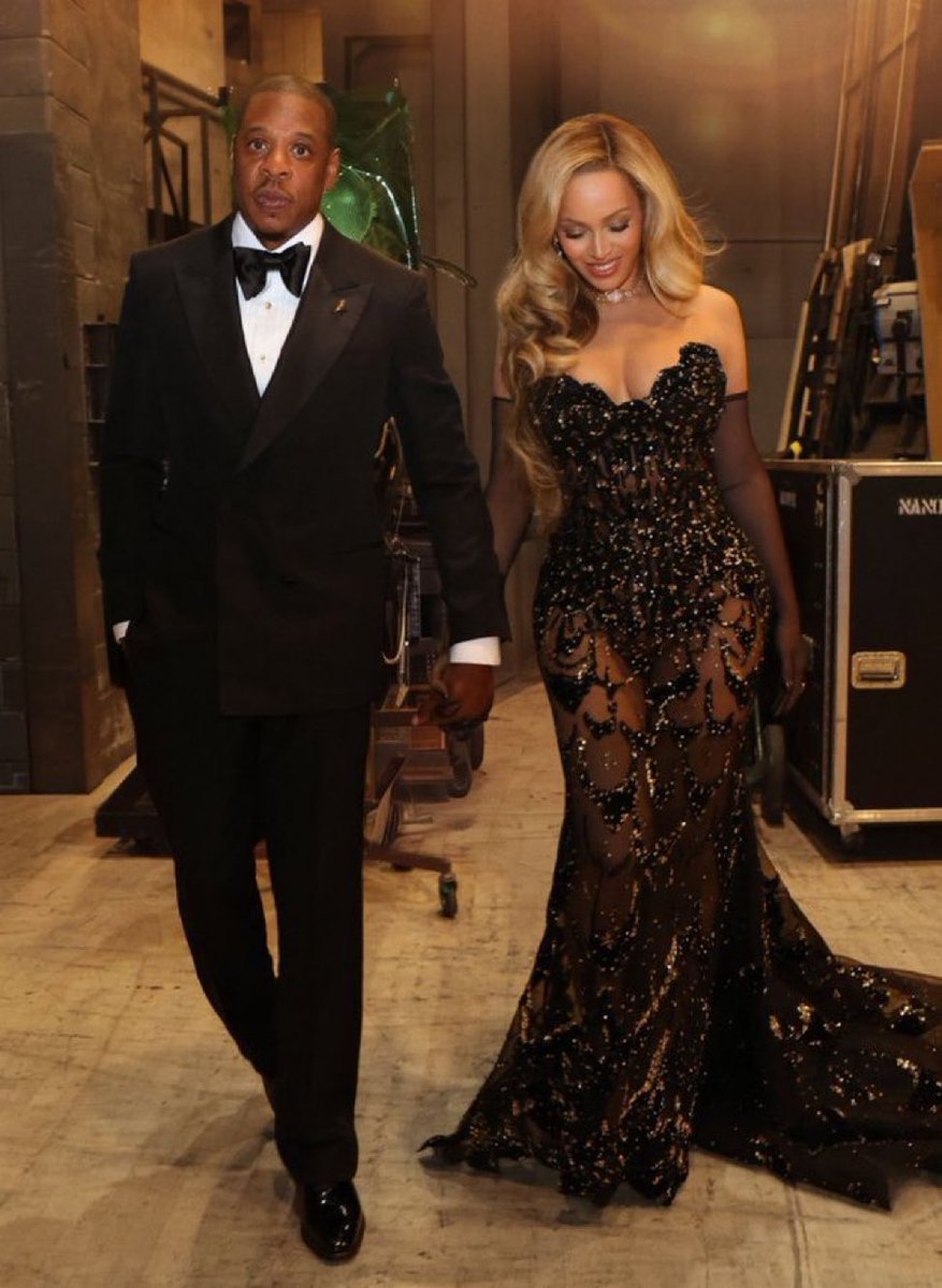mediaoneuniv's tweet photo. JAY-Z & Beyoncé at the premiere of JAY-Z: In ♾️ ✨
The Carters looking absolutely stunning together 😍✨
Jayoncé forever. 🖤
📅 09.13.2026
#JAYZ #Beyoncé #TheCarters #pourtoi #fypシ #trending https://t.co/nAU9WE2b5H