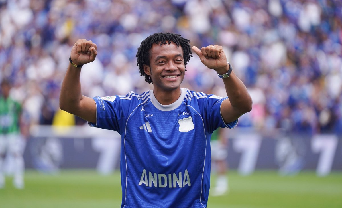CamiloAndSuarez's tweet photo. Juan Guillermo Cuadrado fue presentado en Millonarios y el equipo de Bogotá venció a Boyacá Chicó en El Campín. 

Fotos para El Espectador. https://t.co/86yFSy4Tql