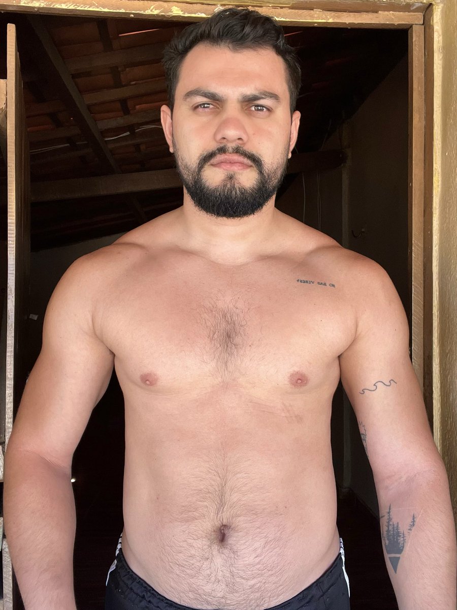 igorfernandes_s's tweet photo. Em 4 meses de academia já deu pra evoluir um pouco 🤠💪🏻 https://t.co/YRtHVUu5z3