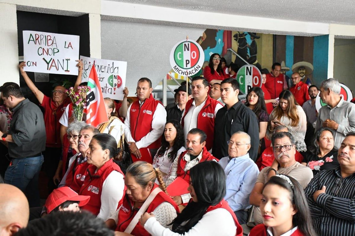 CNOPNacional's tweet photo. Nuestra Secretaria General, Dip. @fuensantaGuerr4, tomó protesta a las dirigencias municipales de la #CNOPMichoacán, junto a @YanitziPC , @MemoValenciaR y @Cuquis_Camarena

¡Mucho éxito en esta nueva encomienda!
#JaloConLaCNOP https://t.co/or1DS0f9nd