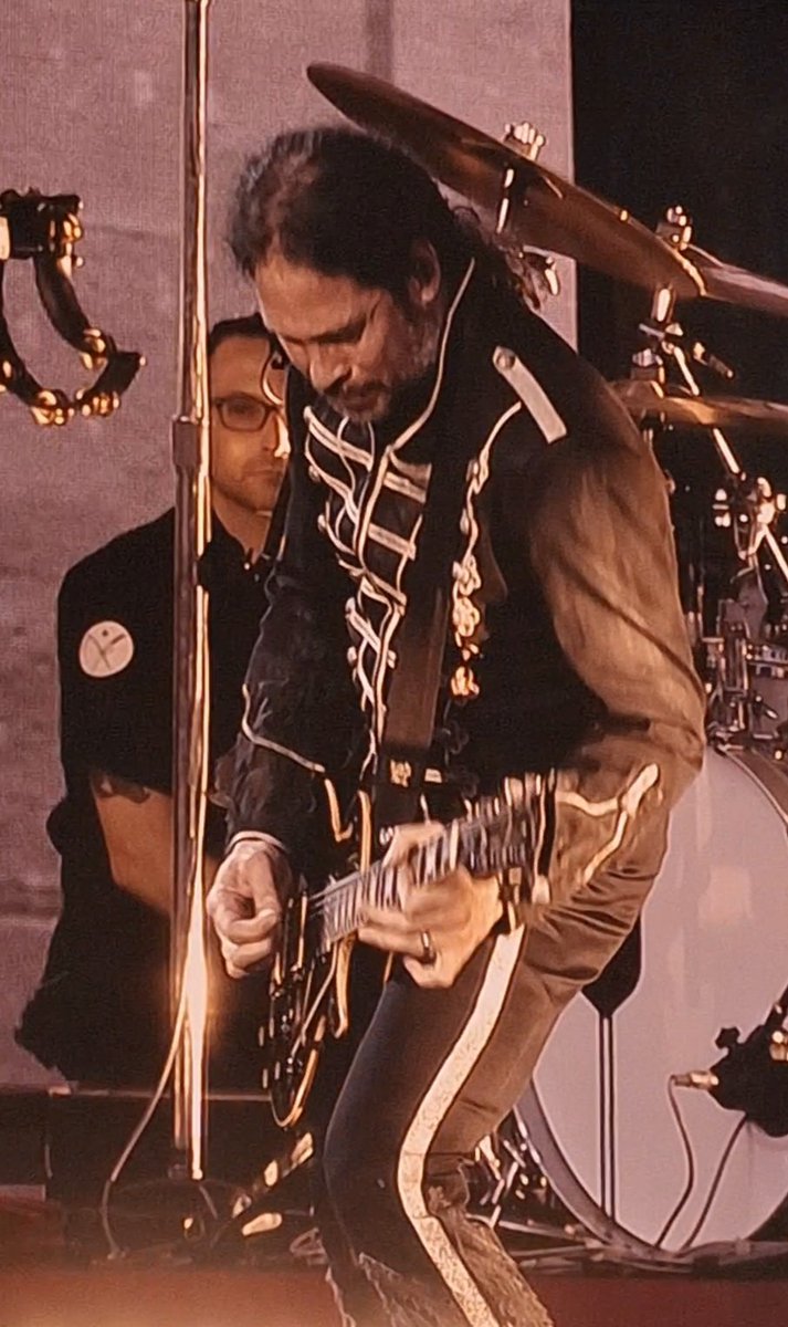 AsiaMiller_'s tweet photo. I'm still so unbelievably upset about this. Ray is the beating heart of the band, without him, mcr wouldn't be the band it is. To try and calm down, have these Rays in Florence 🤲
(The last two are among the favs I took: Ray under the pouring rain 🫶) https://t.co/QzLj3kCwCK