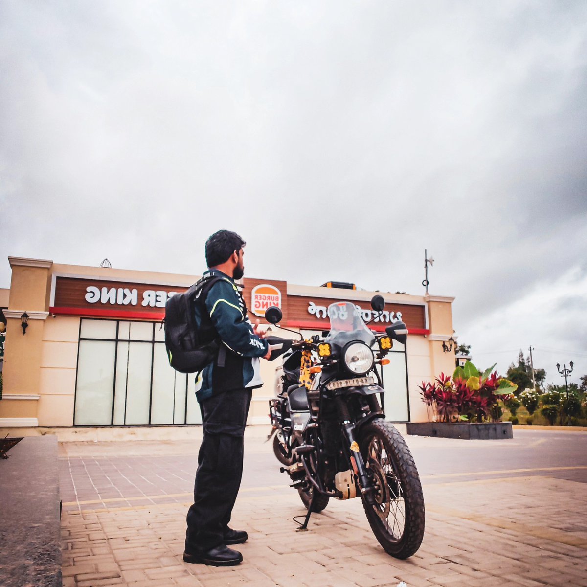 VelmaScherbr's tweet photo. Ride Raw. https://t.co/PF3zWwUAzt