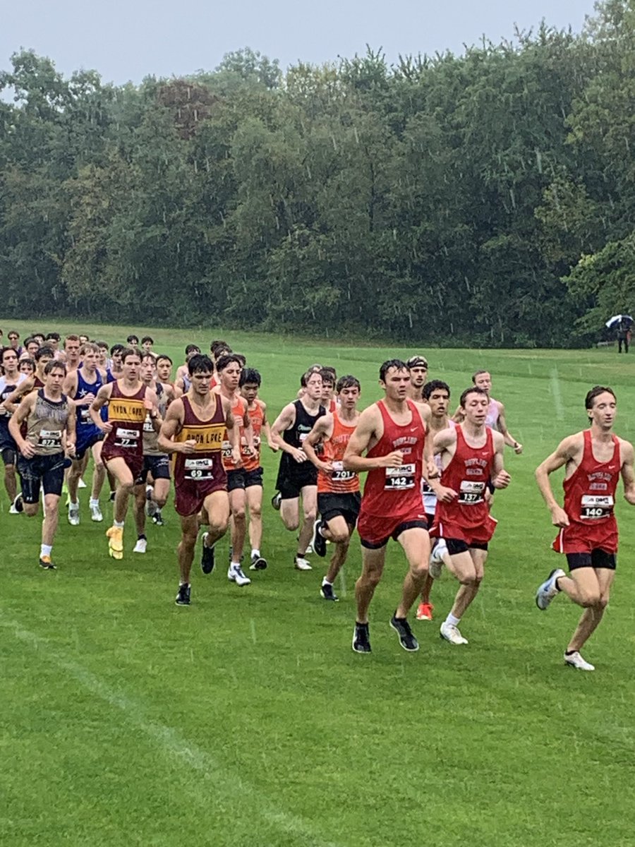 bghs_cc's tweet photo. BG Boys Varsity captured 1st place of 11 teams at Dave’s Invitational today at Ottawa Park!  Terrific pack running. Bobcats! 
@BGHS_AD @DanBlackBGCS 
Results:
https://t.co/BBv9GYUhcX https://t.co/MV0XjedmGd