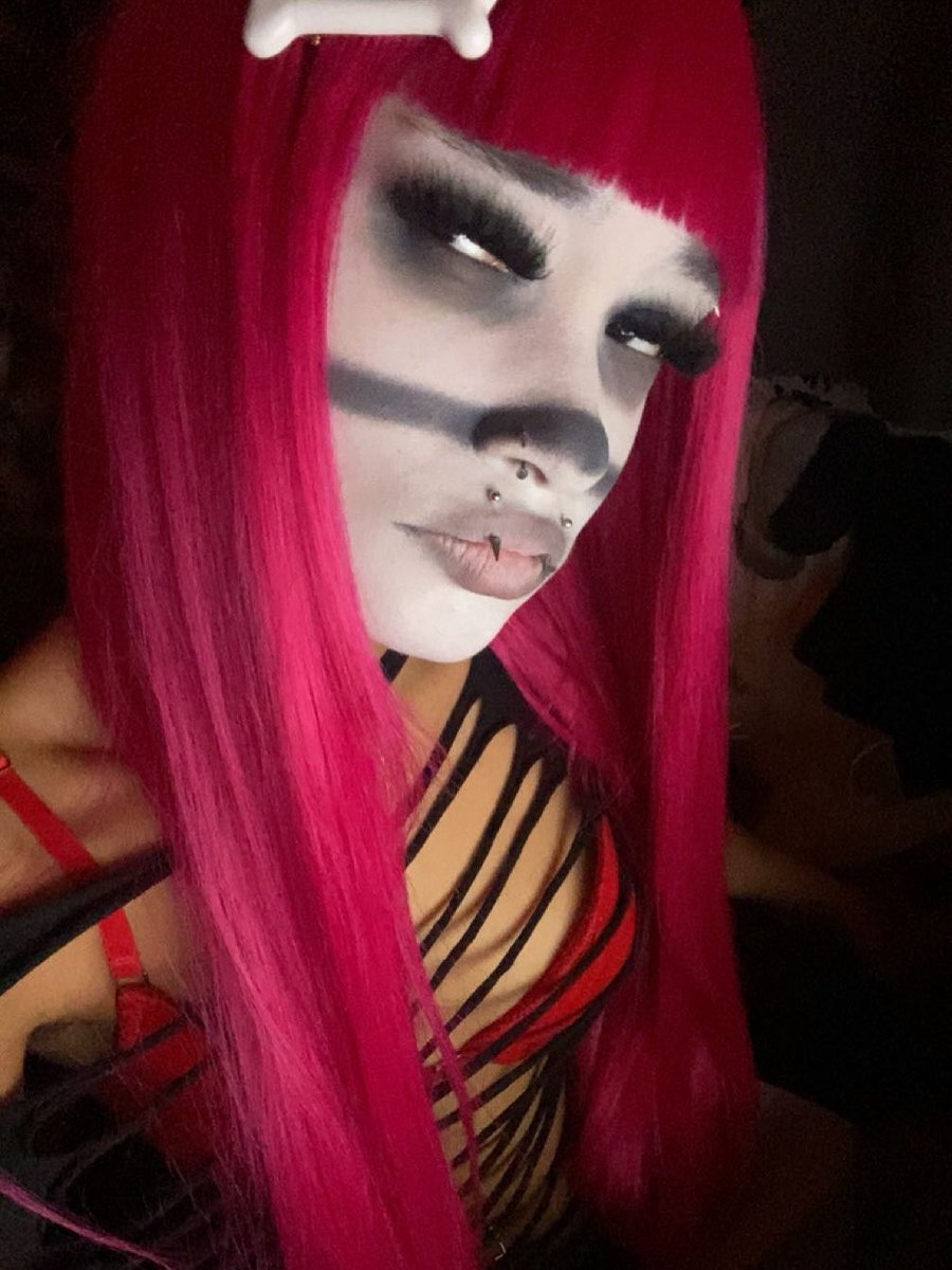 dumbpupdoll's tweet photo. im bored asf someone talk to me #egirl #doll #cnc #nsfwtwtًً #roblox https://t.co/Ev4emSGh2Y