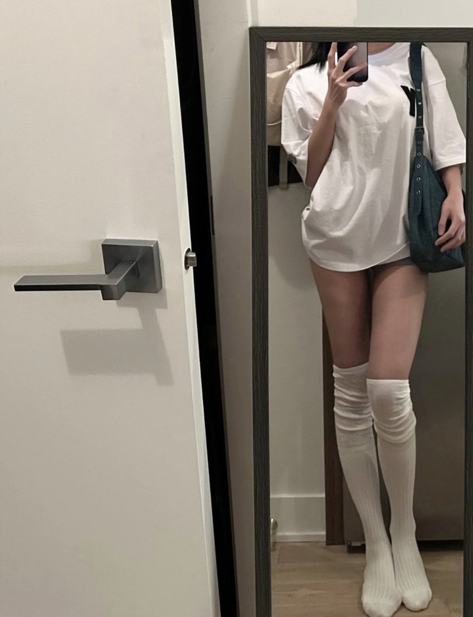 balrog0794's tweet photo. 《女-加急匹配》：

身高178的美女体育生，腿超超超长的！！！   

妹子暂时不参加多人局，单约可以！  

喜欢坏坏的男孩子

联系方式 : https://t.co/Aqc8VUIFC5 https://t.co/jGbceIHqFf