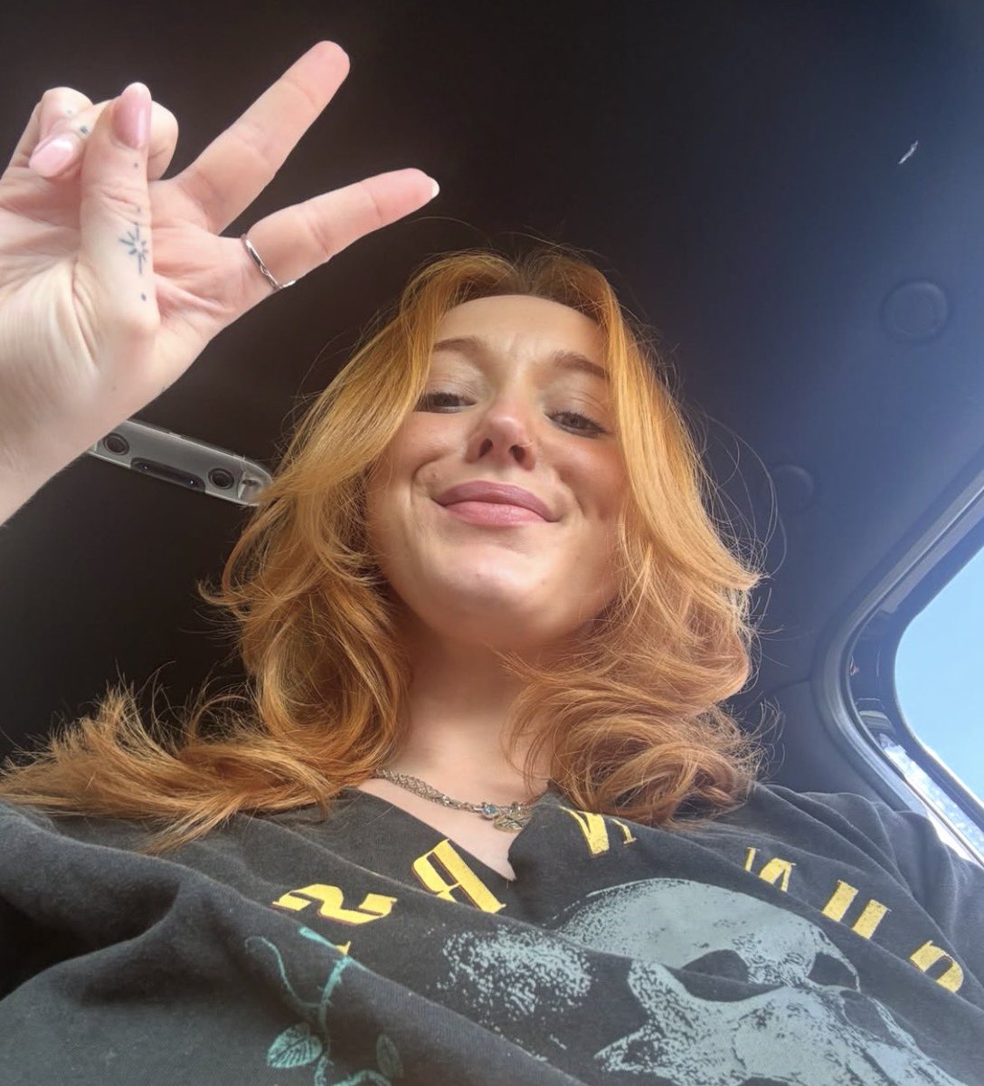 ZaraFox8n's tweet photo. Show the Real You Challenge! ✨

This is who runs this account. Barely any makeup, no filters, no AI—just me. ❤️

Now it’s your turn! Share a picture of the real you. 📸✨ https://t.co/IYWXRX6Q8o