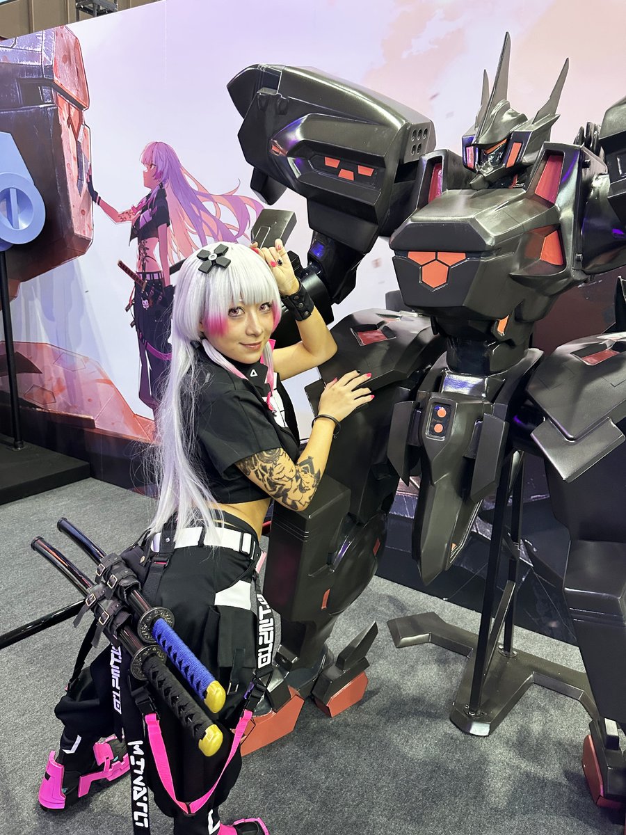 muvluvseries's tweet photo. ◤ #MUVTAC & #MUVLUVGG in #TGS2026
Public Day 2 Starts Now! ◢
Today marks the second day of public admission at TOKYO GAME SHOW 2026!
Continuing from yesterday, the latest Muv-Luv titles, Muv-Luv: Tactics Kalidasa at Nightmare and Muv-Luv Girls Garden, are on display!
Unfortunately, with tomorrow’s event canceled, today has become our final day, but we’ll keep the excitement going right to the very end!
Be sure to stop by the DMM GAMES booth!
